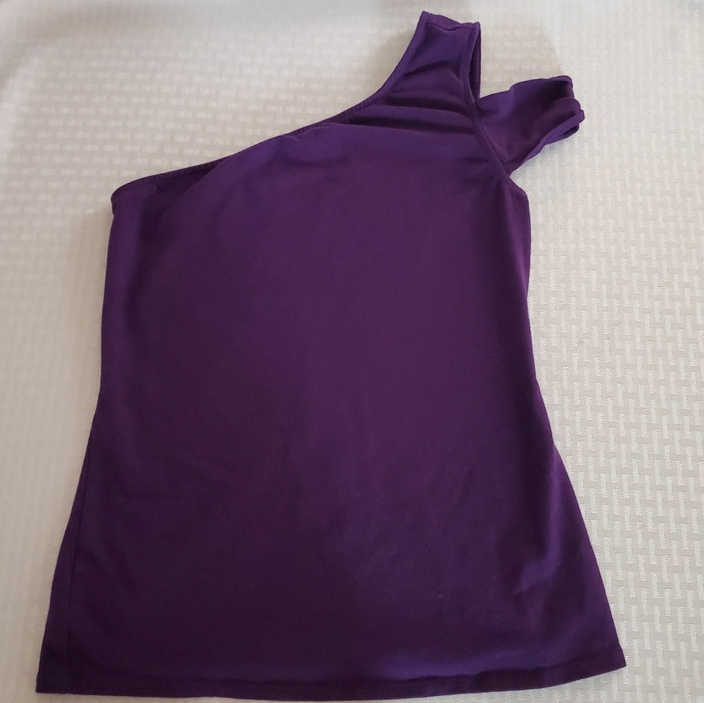 ITEM SALE 📣 4 for $20 Express One Shoulder Shirt